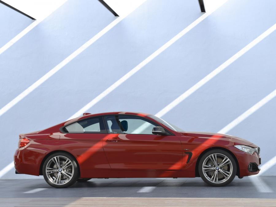  BMW 435i Coupe Sport Line 2013 года  (фото 16 из 28)